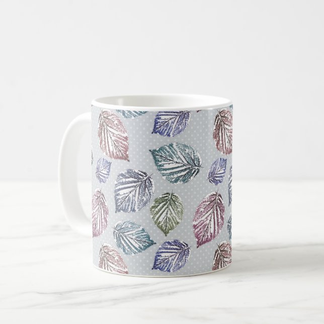 Mug Feuilles d'open work sur un arrière - plan gris cl (Devant gauche)