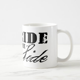 Mug Fierté dans le côté - rive, CA