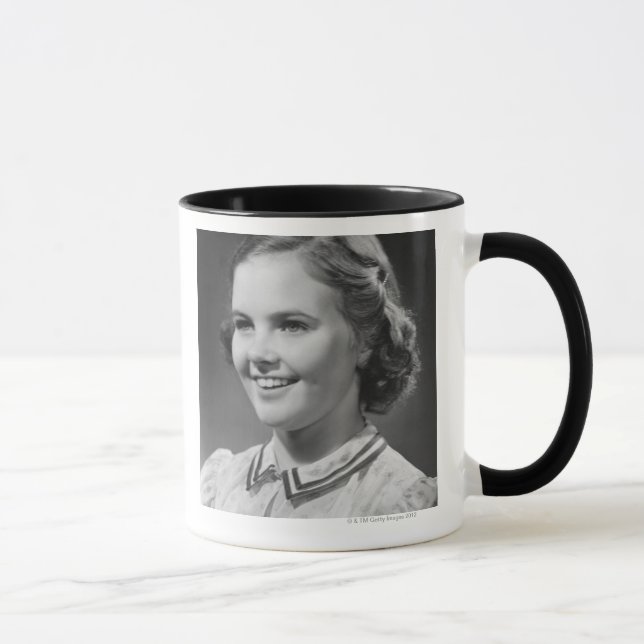Mug Fille posant dans le studio (Droite)