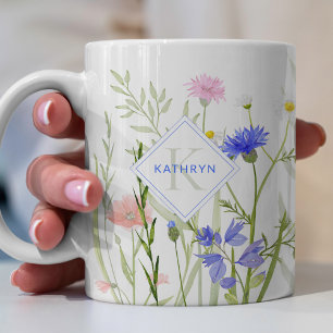 Mug Fleur sauvage de monogramme arc-en-ciel Personnel