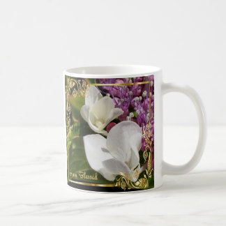 Mug Fleurs blanches délicieuses aux tons dorés