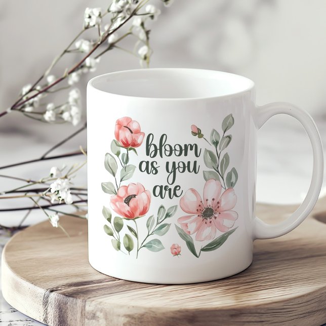 Mug Fleurs roses Fleurs Fleurs Fleurs Fleurs ("Bloom As You Are" Pink Flowers Blooms Coffee Mug on a boho kitchen table.)