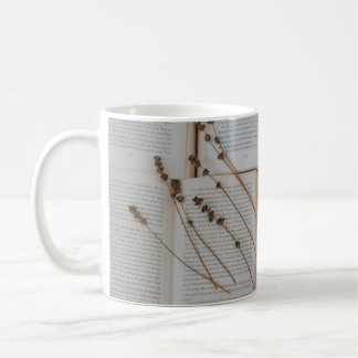Mug Fleurs séchées sur les livres