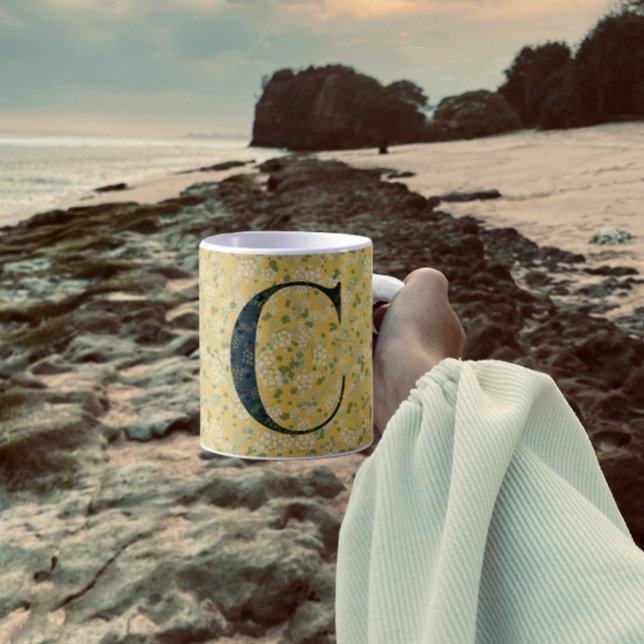 Mug Floral Elegant Classy Monogramme C jaune avec phra (Créateur téléchargé)