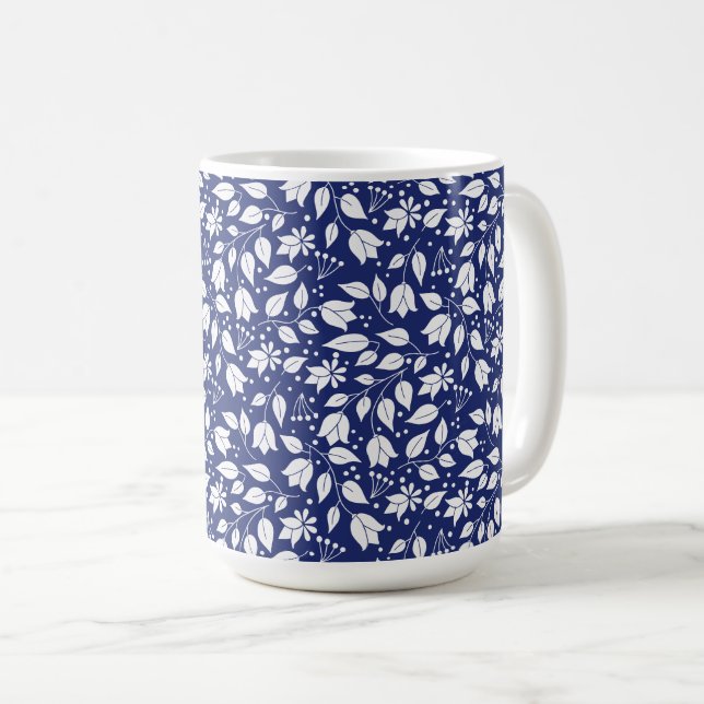 Mug floral en marine et blanc (Devant droit)