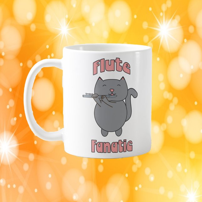 Mug Flûte Fanatique Gris Chat Rose (A mug with a gray cat playing the flute and the words flute fanatic in pink)