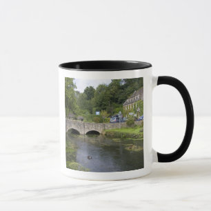 Mug Flux de truites dans le village de Bibury,