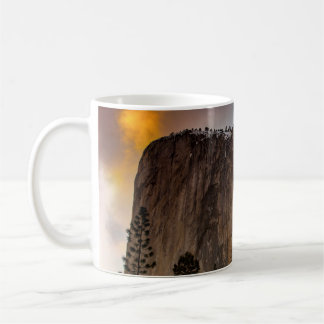 MUG FORMATION DE ROCHE AVEC LAVA PENDANT LA JOURNÉE