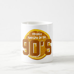 MUG FRAÎCHEMENT PARQUÉ DANS LE CAFÉ DES ANNÉES 90