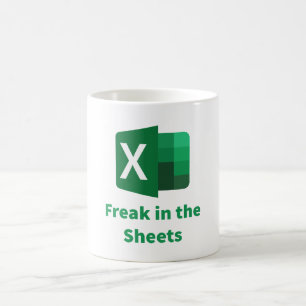 Mug Freak dans la boue des feuilles