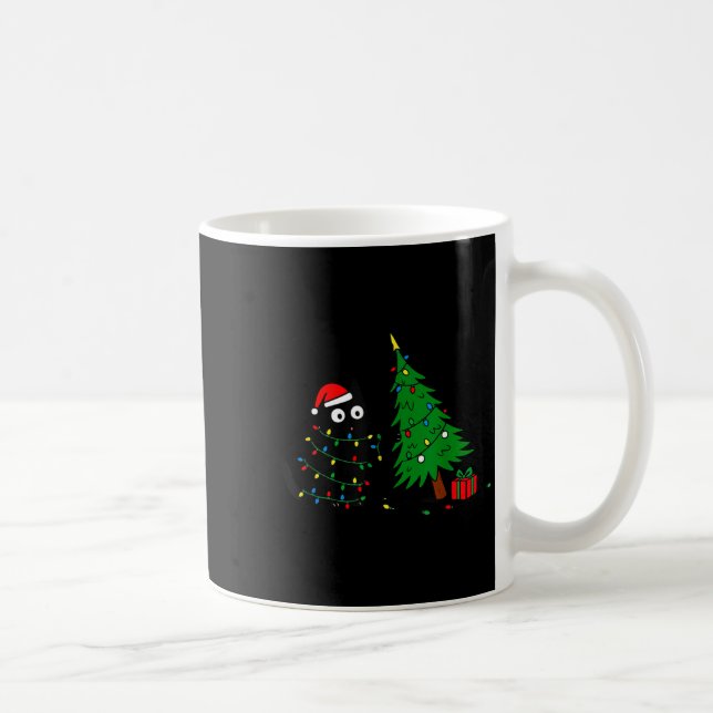 Mug Funny Black Cat Pushing 67 Christmas Tree Over Cat (Droite)