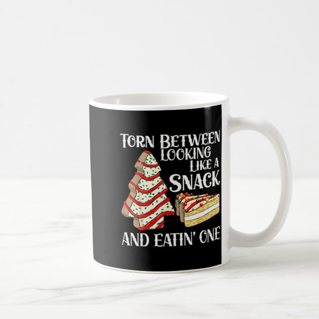 Mug Funny Christmas Tree Cake Torn Between Looking Lik (Droite)