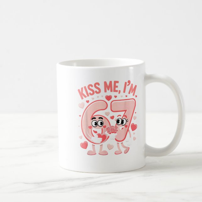 Mug Funny Kiss Me I'm 67 Cute Valentine's Day Couples  (Droite)