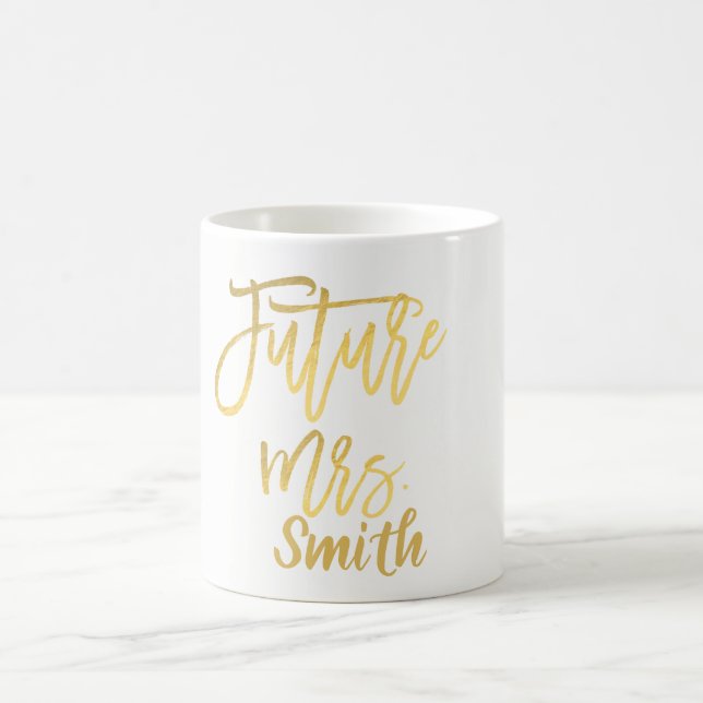 Mug FUTURE Mme. Gold Modern Script Name Personnalisé (Centre)