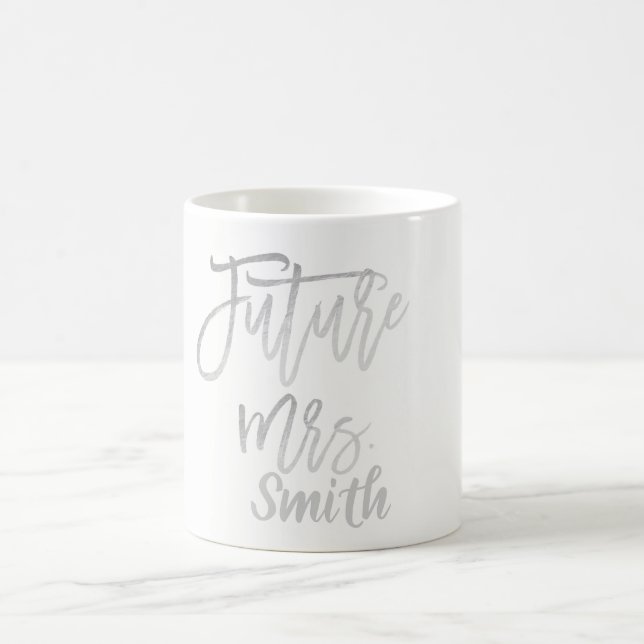 Mug FUTURE MRS. Silver Modern Script Nom personnalisé (Centre)