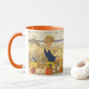 Mug Garçon vintage jouant à la plage avec des jouets d