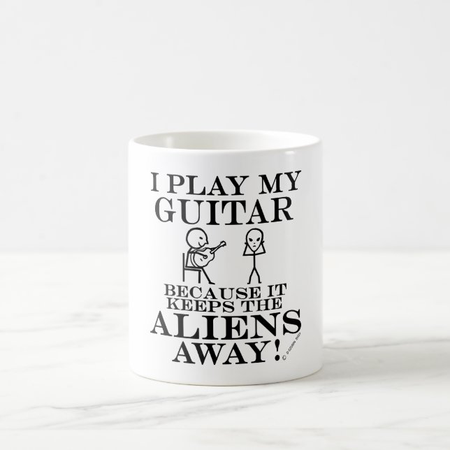 Mug Garde les Aliens loin de la guitare (Centre)