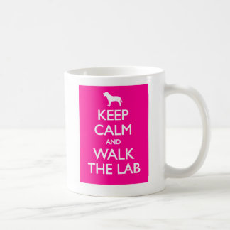 Mug Gardez le calme et marchez le Labrador