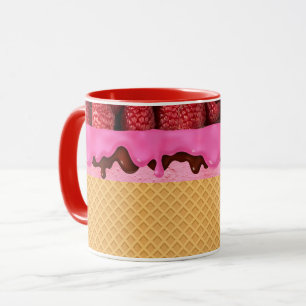 Mug Glace à la fraise avec cône de gaufre