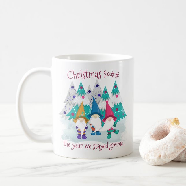Mug Gnome Noël 2020 L'année où nous sommes restés à la (Avec donut)