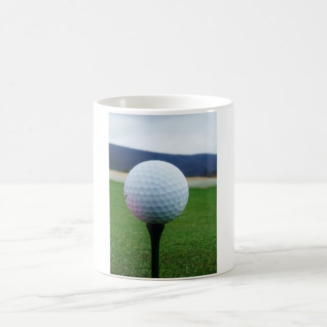 Mug Golf Ball sur un terrain de golf de montagne (Centre)