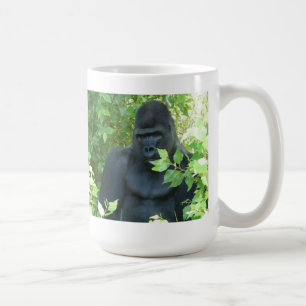 Mug gorille dans le buisson