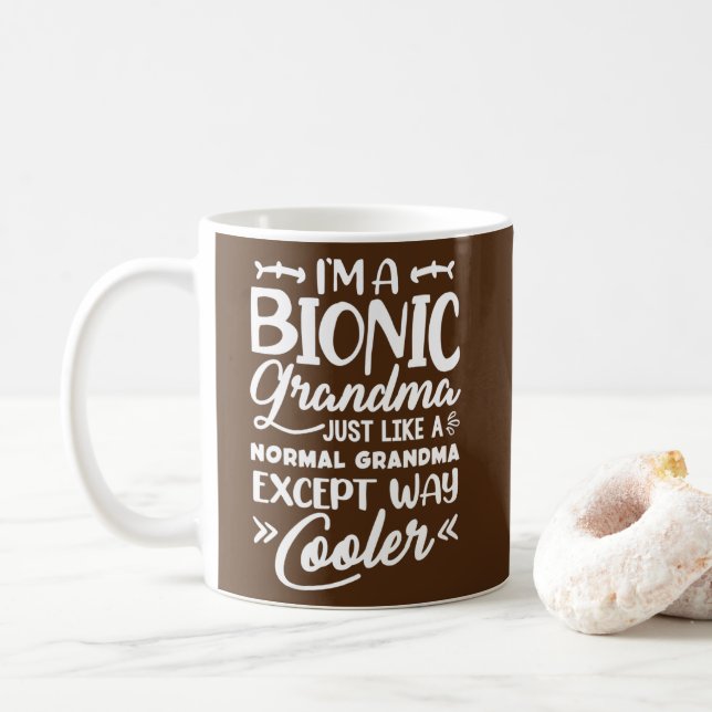 Mug Grand-mère bionique de remplacement du genou après (Avec donut)