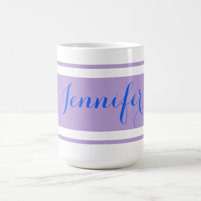 Mug Grand nom de script bleu, Lavender Strips sur blan (Centre)