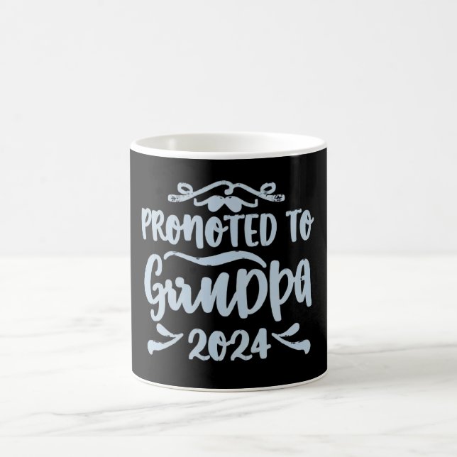 Mug grand-père est 2024, Promoted To Grandpa Est. 2024 (Centre)