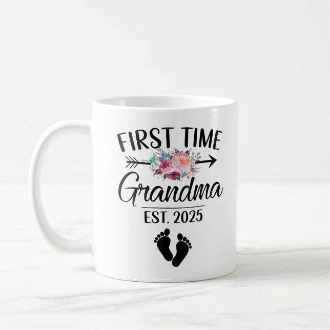 Mug Grandma Fleur Grandma Est 2025 pour la première fo (Gauche)