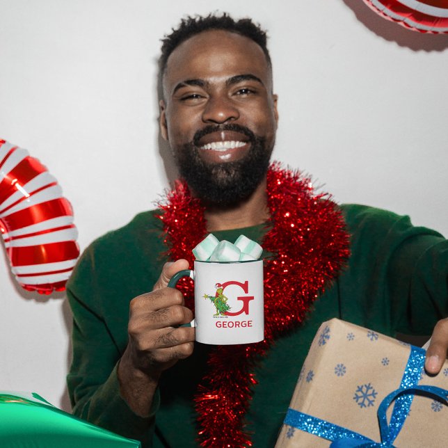 Mug Grinch Classique | Nom et monogramme vilains (Person holding mug)