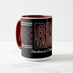 Mug Gros Papa avec des damiers marron et nom sur fond 