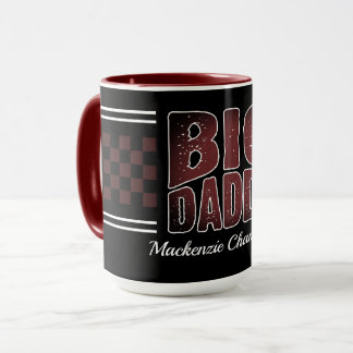 Mug Gros Papa avec des damiers marrons et un nom sur f