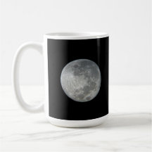 Gros plan sur la pleine lune dans le ciel nocturne