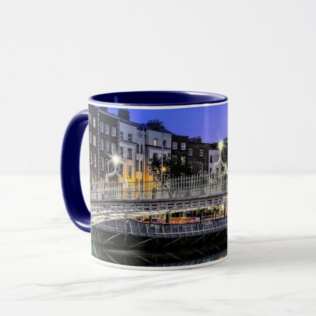 Mug Ha'penny Bridge, Dublin, Irlande photo pittoresque (Devant gauche)
