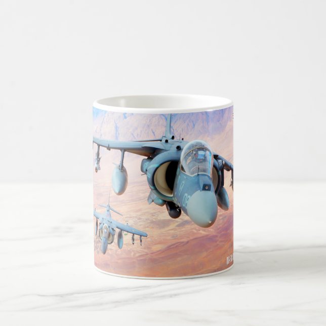 MUG HARRIER II AV-8B (Centre)