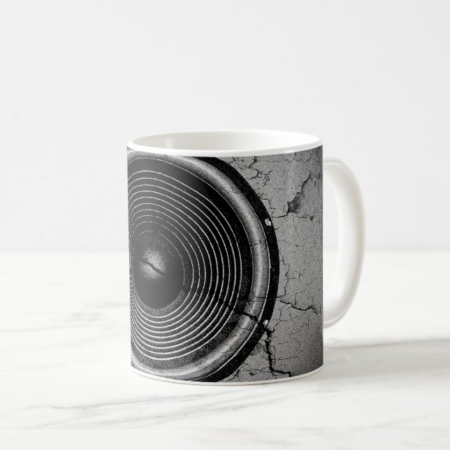 Mug Haut-parleur de musique sur un mur fissuré (Devant droit)