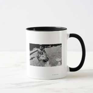 Mug Hawaii - Homme faisant des Casquettes de noix de c
