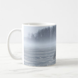 Mug Hibou des neiges en vol en hiver