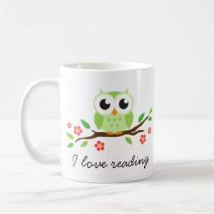 Mug Hibou vert mignon sur la lecture florale d'amour