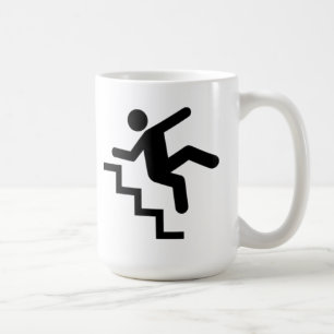 Mug Homme tombant vers le bas les escaliers