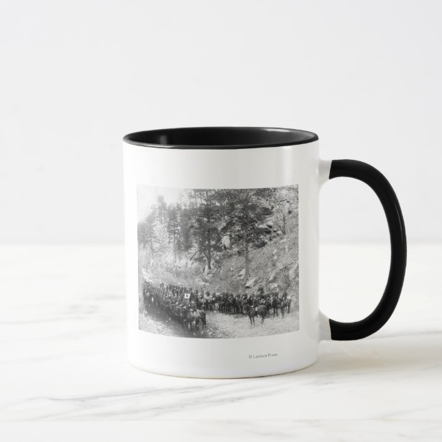 Mug Hommes militaires dans les rues à cheval Photo (Droite)