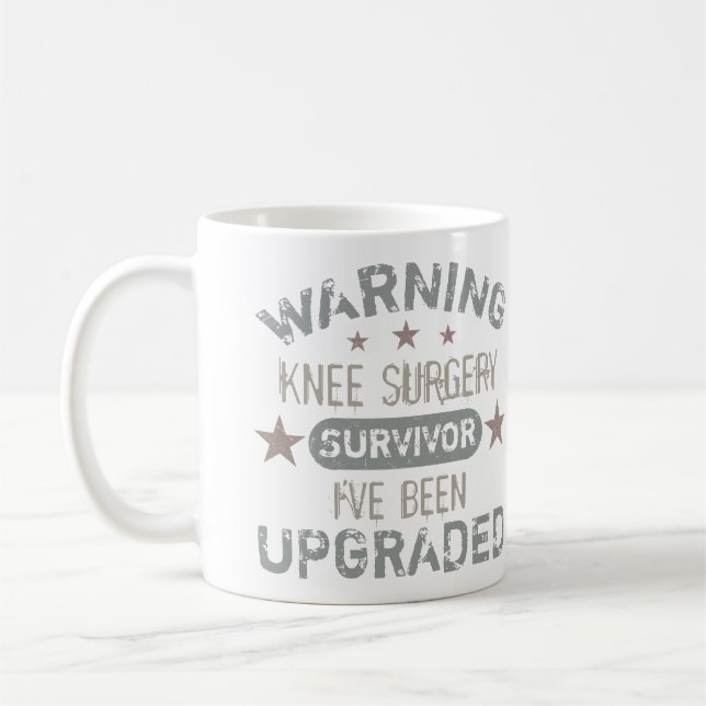 Mug Humour de chirurgie du genou amélioré (Gauche)