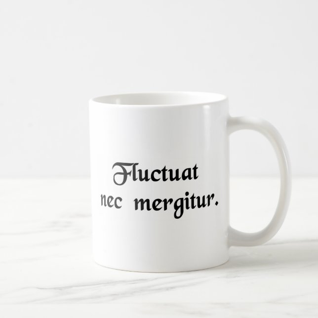 Mug Il est jeté en l'air par les vagues mais il ne (Droite)