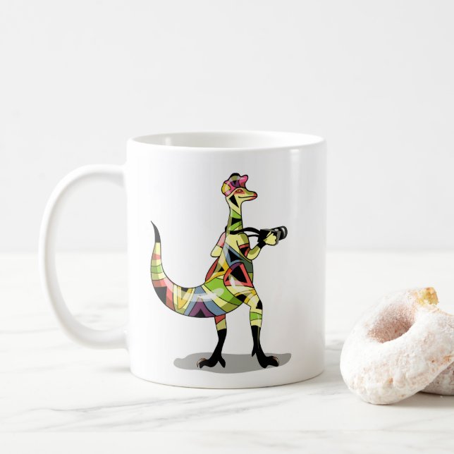 Mug Illustration D'Un Photographe Iguanodon. (Avec donut)