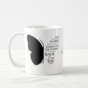 Mug Ils Fouettaient À Sa Demi-Aile De Papillon