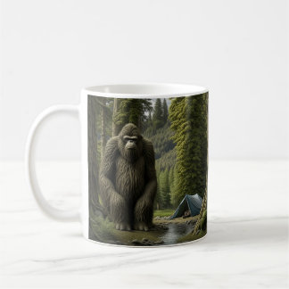 Mug Immense Bigfoot assis dans les Bois