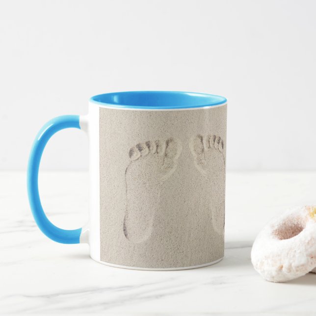 Mug Impression pieds nus dans le sable de plage (Avec donut)