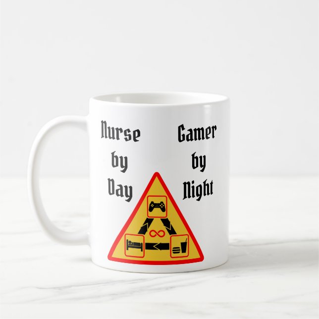 Mug Infirmière par jour, Joueur par nuit (Gauche)
