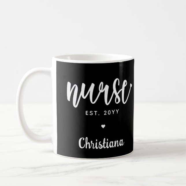 Mug Infirmière sur mesure Typographie Est Infirmière d (Gauche)